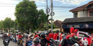 Komunitas Juang Karanganyar Bagikan Takjil di Bulan Ramadhan