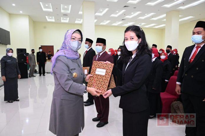 Lantik 141 Pejabat Fungsional, Etik Suryani; Harus Selalu Kreatif-Inovatif