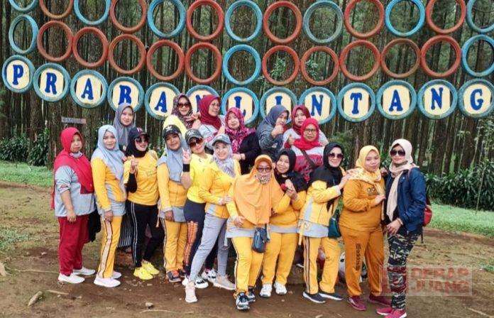 Lina Agustina Boyong Komunitas Senam Berolahraga di Obyek Wisata Prabalintang