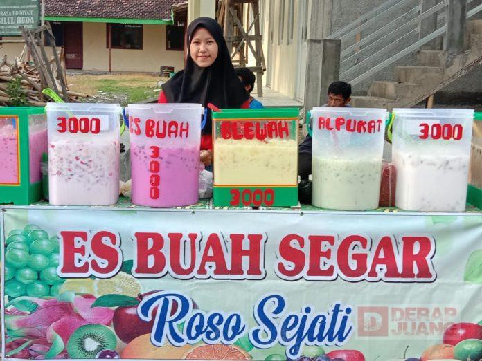 Manisnya Es Buah Racikan KJ Tiara