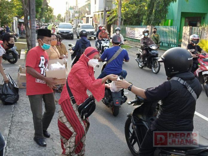 Momen Hari Kartini, Ranting Sumber Gelar Bagi Takjil di Bulan Ramadhan