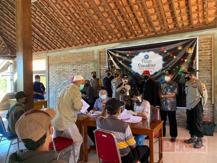 Ngesti Nugraha Pantau Pendistribusian BST di Desa Tuntang