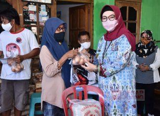 Pantau Penyaluran BPNT, Etik Suryani: Berjalan Lancar dan Mematuhi Protokol Kesehatan