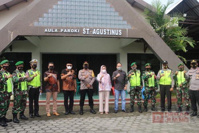 Pastikan Ibadah Paskah Lancar, Bupati Tiwi dan HR Bambang Irawan Kunjungi Gereja