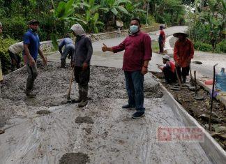 Sarjono Tinjau Pembangunan Jalan Desa Ujungnegoro