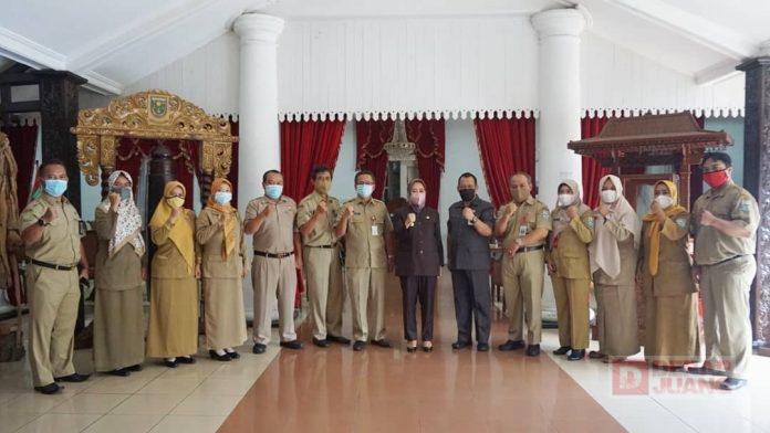 Sempat Tertunda, Bupati Tiwi Naikan Honor GTT dan PTT (2)