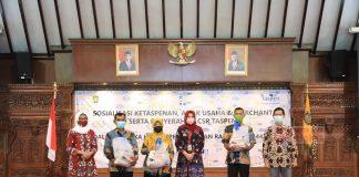 Sri Mulyani Serahkan Sembako Bantuan dari PT. Taspen Kepada PPPK Kab. Klaten