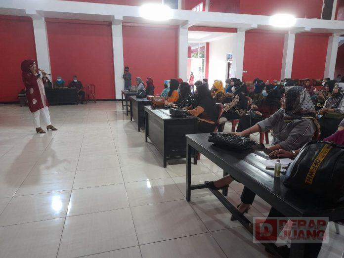Sri Ruwiyati Gelar Sosialisasi Peran Perempuan Dalam Pengambilan Keputusan di Banjarnegara