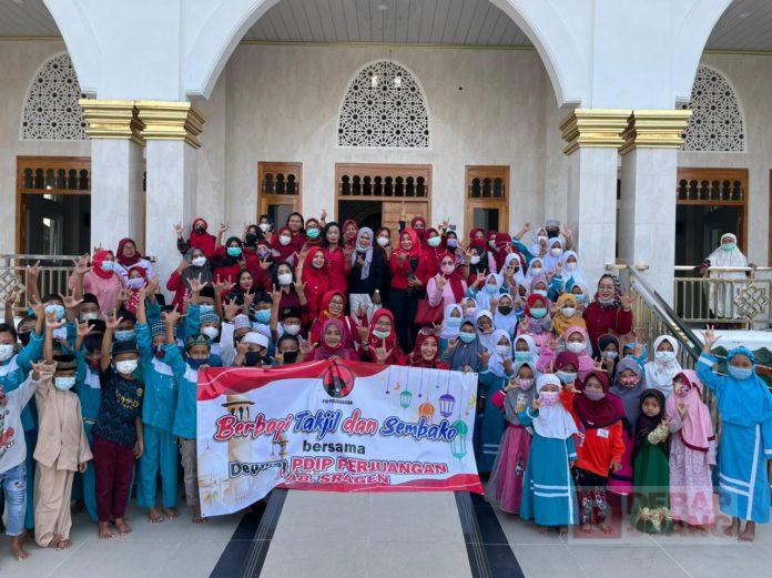 Tebar Cinta Kasih, Depwan Sragen Berbagi Takjil dan Sembako pada Santri