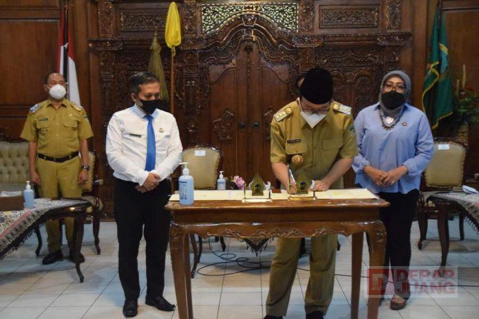 Tingkatkan Sinergitas, Pemkab Banyumas Tandatangani MoU Bersama Kejari Banyumas