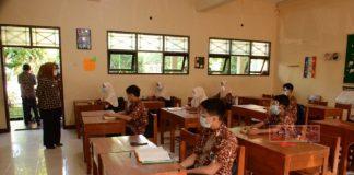 Bupati Tiwi Monitoring Uji Coba Pembelajaran Tatap Muka