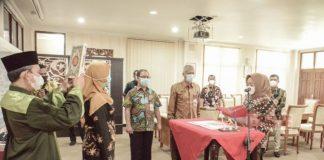 Bupati Tiwi Lantik Sri Wahyuni Sebagai Direktur Perumda Puspahastama