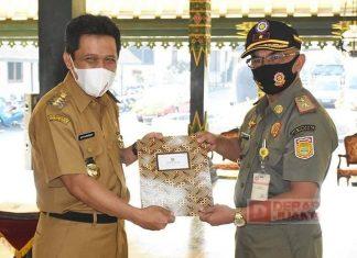 Afif Nurhidayat Serahkan SK Pensiun Kepada 108 ASN di Lingkungan Pemkab Wonosobo