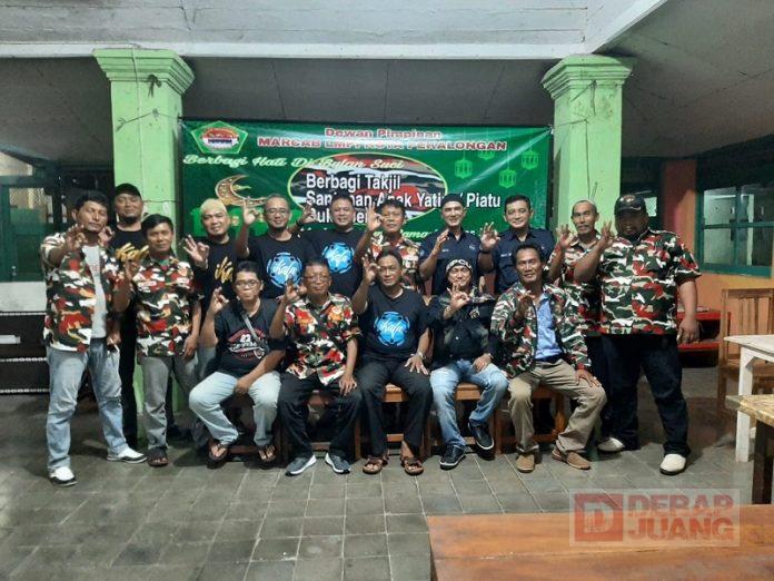 Agung Satria Bersama LMPI Kota Pekalongan Gelar Bagi Takjil dan Santunan Anak Yatim