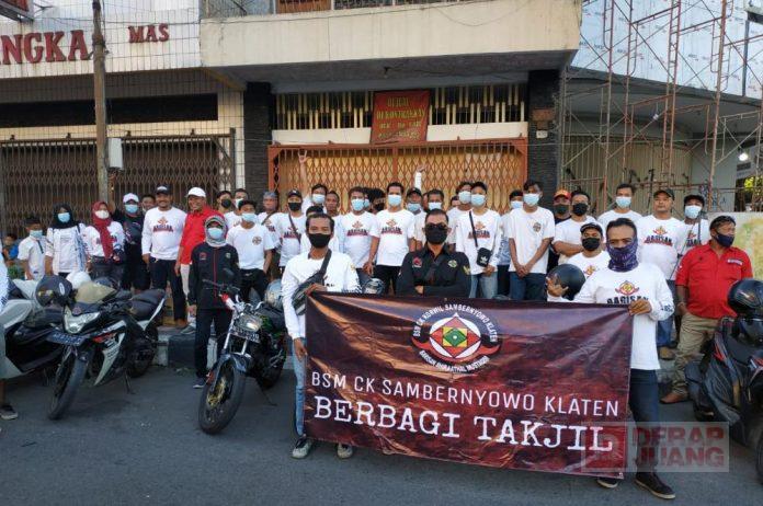 BSM CK Samber Nyowo Klaten Bagikan Takjil di Bulan Ramadhan