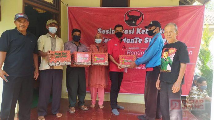 Bagikan Bingkisan Lebaran, Suyuti Ini Bentuk Apresiasi pada Seluruh Kader