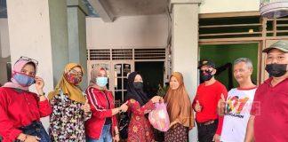 Banteng Ngaliyan Bagikan Paket Sembako