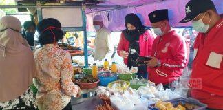 Berbagi Takjil, Sekaligus Aktualisasikan Ekonomi Kerakyatan