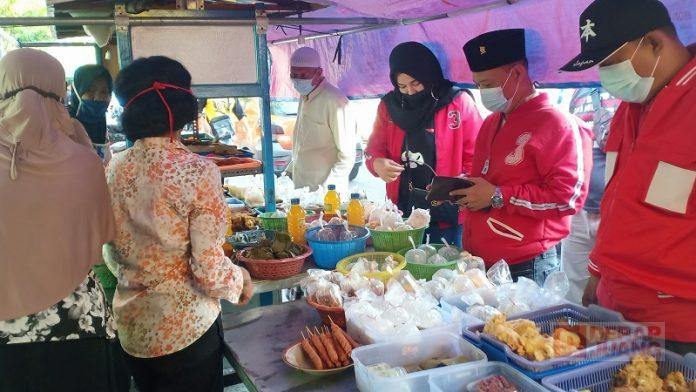 Berbagi Takjil, Sekaligus Aktualisasikan Ekonomi Kerakyatan (4)