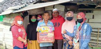 Bibi Hastuti Jenguk Warga Sakit dan Kurang Mampu