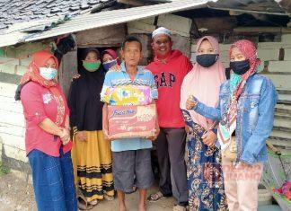 Bibi Hastuti Jenguk Warga Sakit dan Kurang Mampu