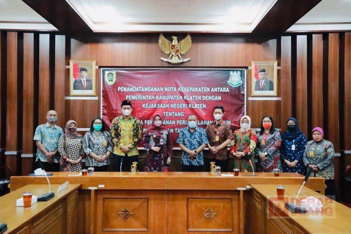 Bupati Klaten Bersama Kejari Klaten Lakukan Penandatangan MoU di Bidang Perdata dan TUN