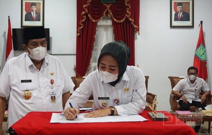Bupati Tiwi Resmi Meneken Peniadaan Shalat Id di Alun-Alun (2)