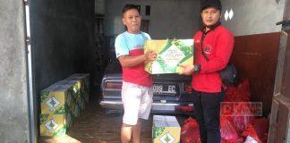DPC PDI Perjuangan Banjarnegara Serahkan Paket Sembako Kepada Kader Partai