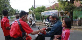 DPC PDI Perjuangan Kota Pekalongan Kembali Laksanakan Pembagian Takjil