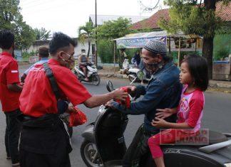 DPC PDI Perjuangan Kota Pekalongan Kembali Laksanakan Pembagian Takjil