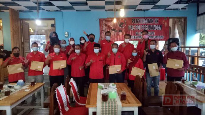 DPC PDI Perjuangan Pemalang Serahkan SK Kepengurusan PAC