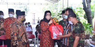 Etik Suryani Berbagi Sembako Untuk Warga Kurang Mampu Hingga THL
