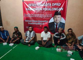 Gelar Reses, Dodiek Prasetyo Bagikan Bingkisan Lebaran Kepada Kader Partai