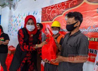 Hj. Kadarwati Bersama PDI Perjuangan Surakarta Bagikan Sembako