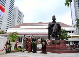 Hj. Megawati Soekarnoputri Resmikan Patung Bung Karno di Kantor Lemhanas RI