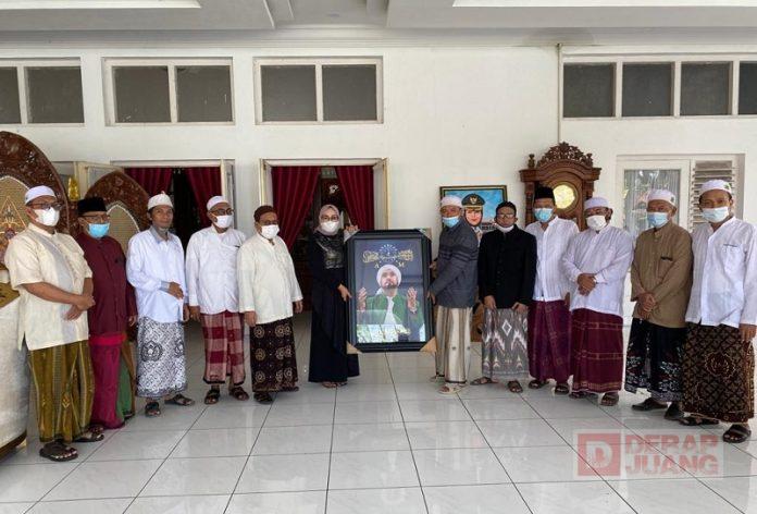 Idul Fitri, Sri Sumarni Silaturahmi dengan Hababul Mustafa