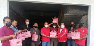 Jelang Lebaran, DPC PDI Perjuangan Batang Bagikan Bingkisan Kepada Kader Partai