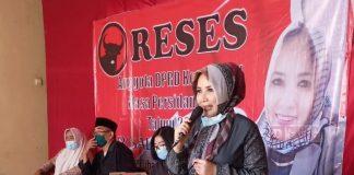 Rosalina Bagikan Bingkisan Lebaran untuk Kader dan Konstituen