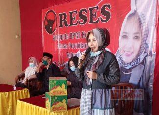 Rosalina Bagikan Bingkisan Lebaran untuk Kader dan Konstituen