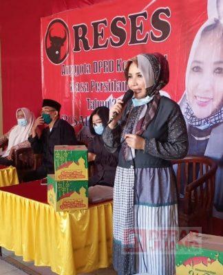 Rosalina Bagikan Bingkisan Lebaran untuk Kader dan Konstituen