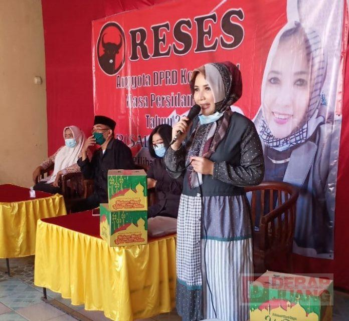 Jelang Lebaran, Rosalina Bagikan Bingkisan Lebaran untuk Kader dan Konstituen