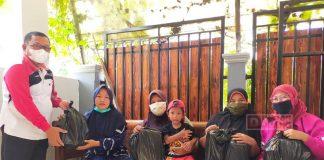 Kenedy Berbagi Bingkisan Lebaran Kepada Masyarakat di Kecamatan Wonokerto