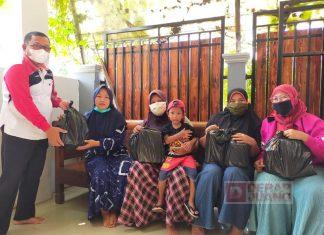 Kenedy Berbagi Bingkisan Lebaran Kepada Masyarakat di Kecamatan Wonokerto