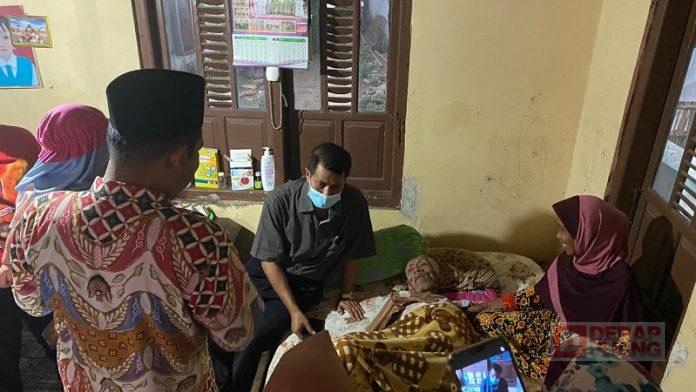 Kepedulian-Junaedi-Jenguk-Senior-Partai-yang-Sakit-2