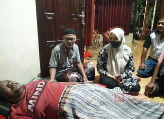 Kepedulian Warti Suci Menjenguk Kader yang Sakit