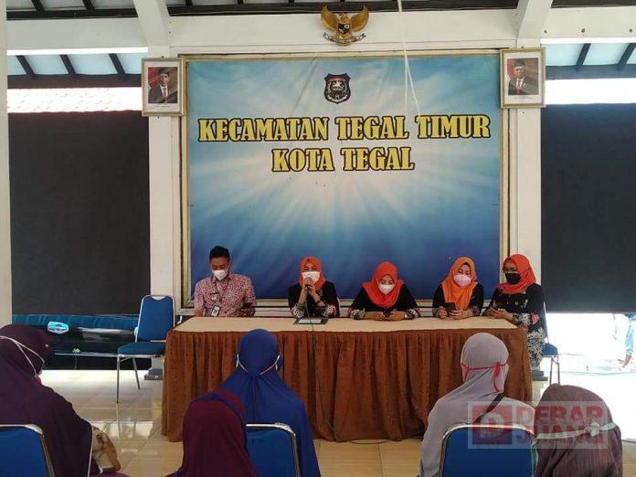 Ketua BMI Bersama Tim Penggerak PKK Kota Tegal Salurkan Bantuan