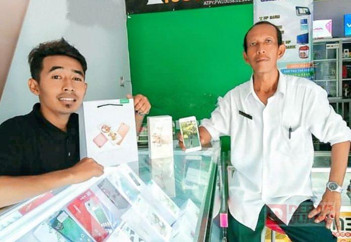 Manfaatkan Teknologi , Kader Komunitas Juang Purworejo Tekuni Bisnis Cellular