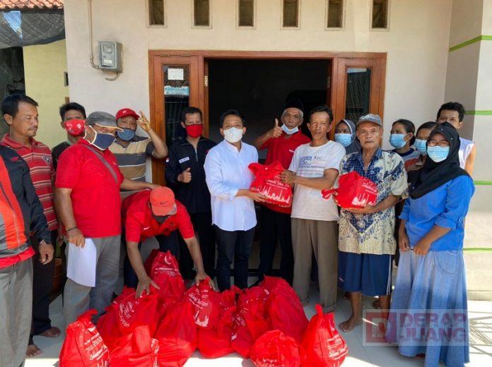 Mas Aldi Bagikan Bingkisan Lebaran untuk Anak Ranting