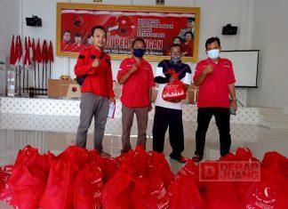 Messy Widiastuti Berbagi Sembako Kepada Kader Partai di Kabupaten Brebes