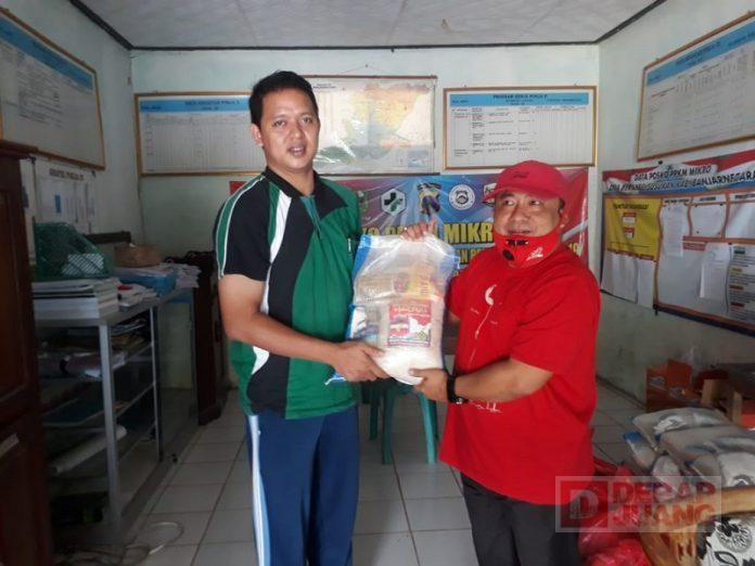 Peduli Warga Terdampak Covid-19, Anwar Bagikan Sembako